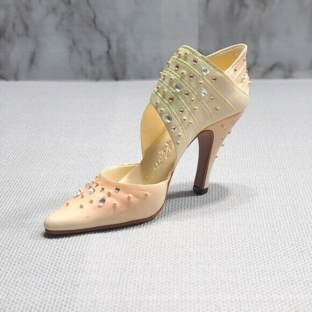 Just the Right Shoe By Raine Spring Raine Mini Ceramic Beige/Pink Figurine
